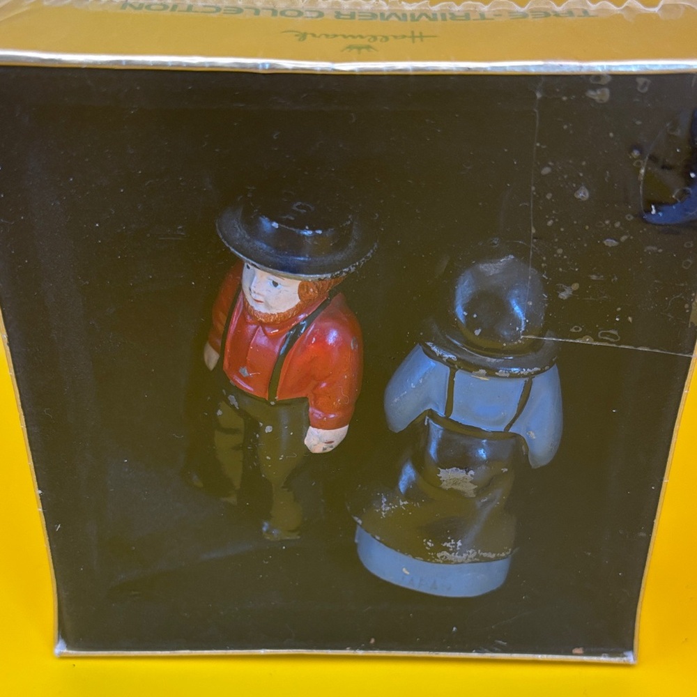 Hallmark Amish Figurine Set with Red and Blue Outfits Salt and Pepper Shakers